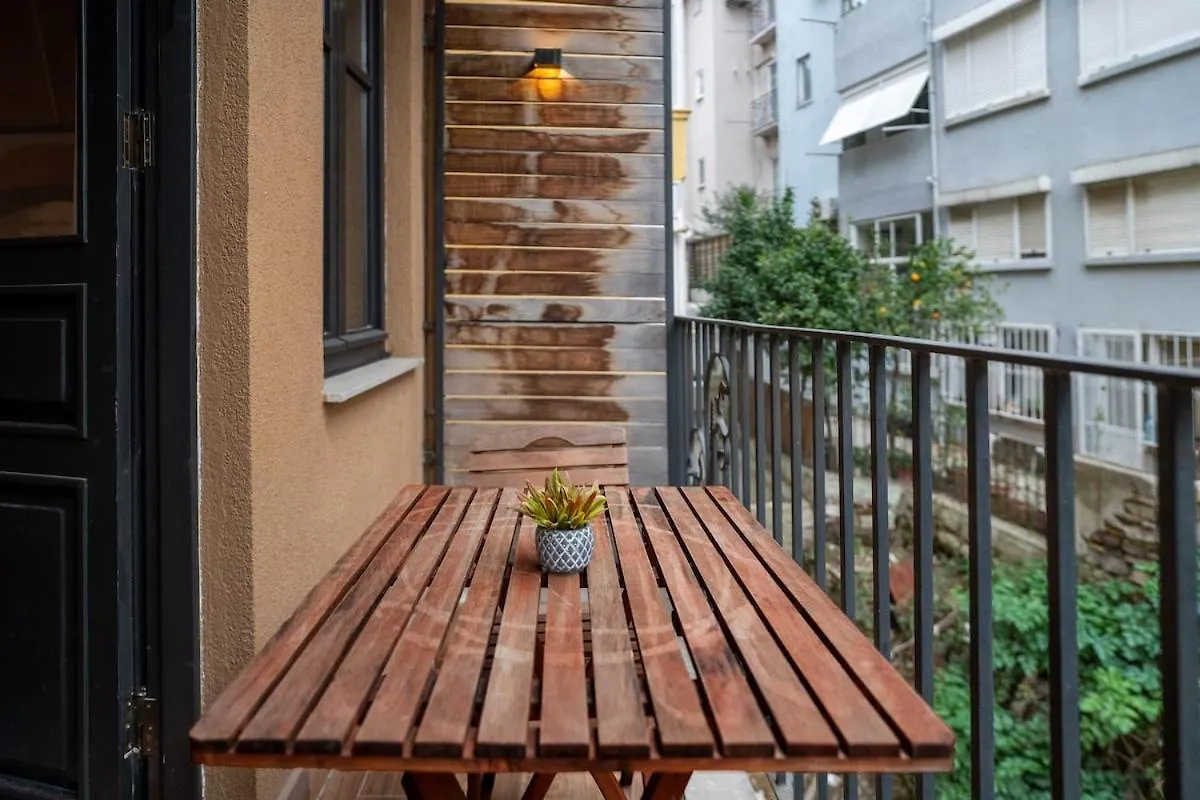 Appartement Charming 1Br Flat With Balcony In Cihangir Istanboel